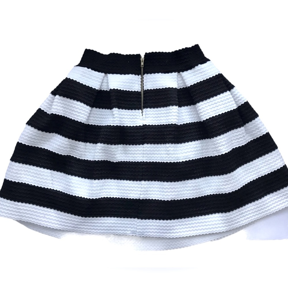 Structured black and white pleated A-line skirt size S - Picture 2 of 7